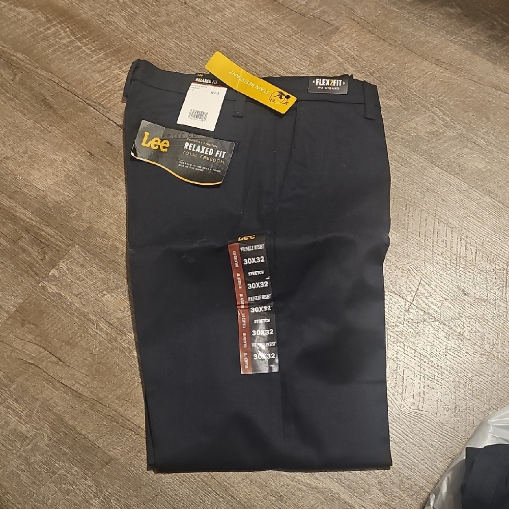 Lee Men's Relaxed Fit Dark Blue Chinos